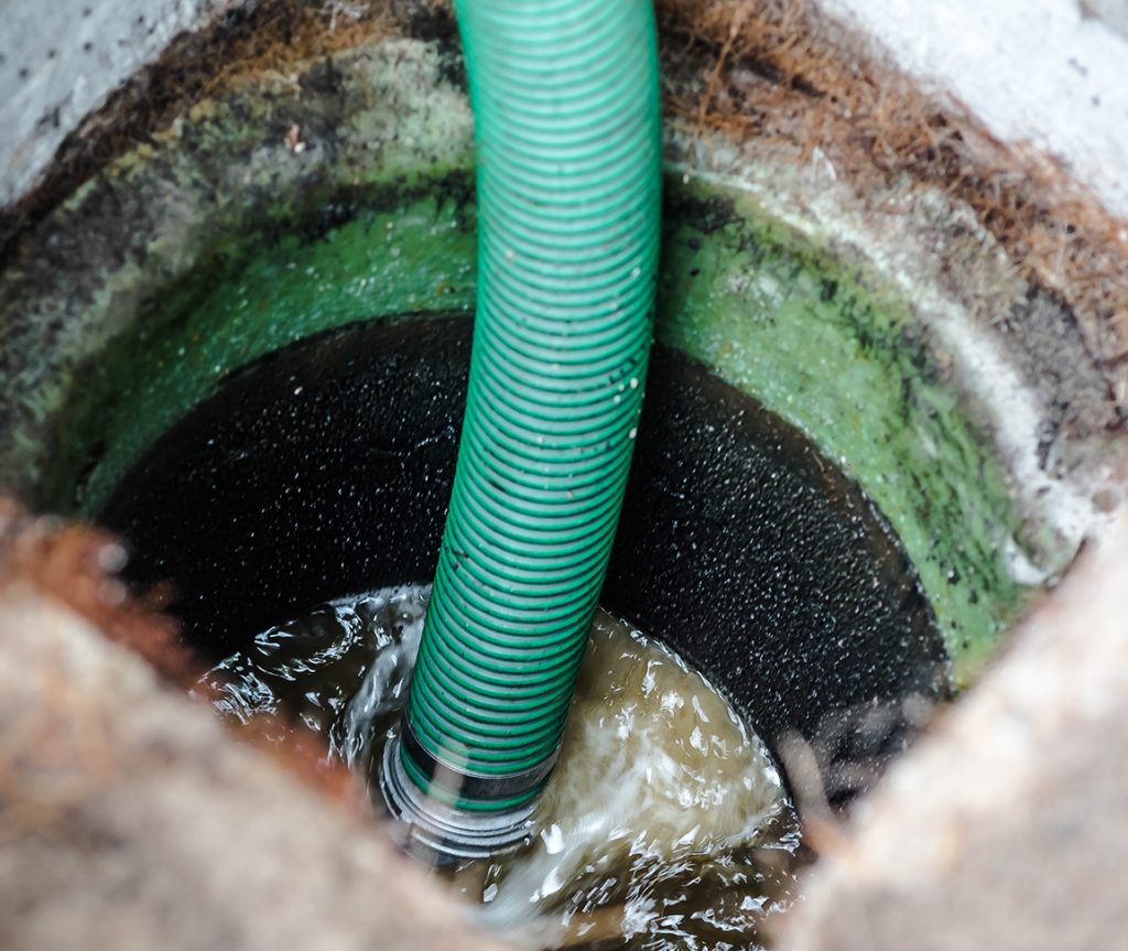 emptying-a-septic-tanks